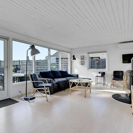 Cozy In With House Sea View Holiday home